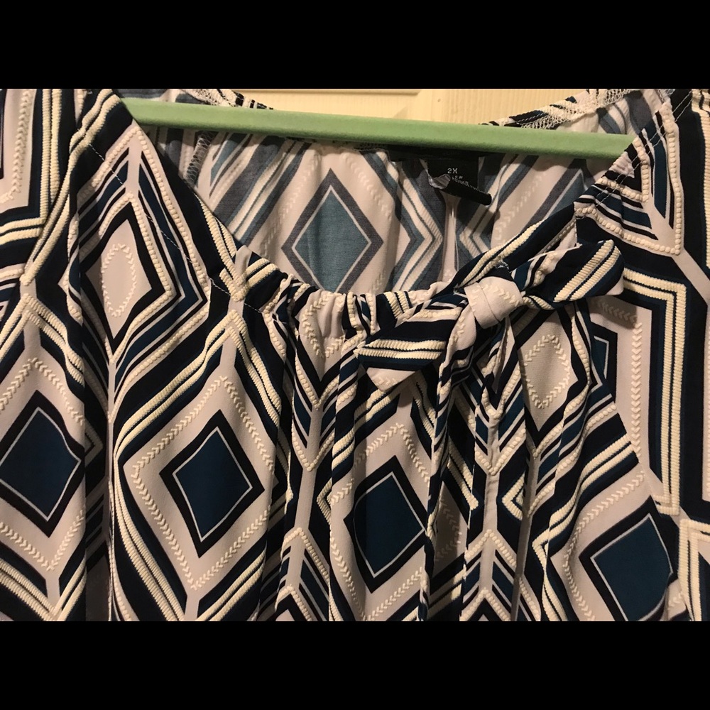 Plus size Geometric Blouse - Picture 2 of 2
